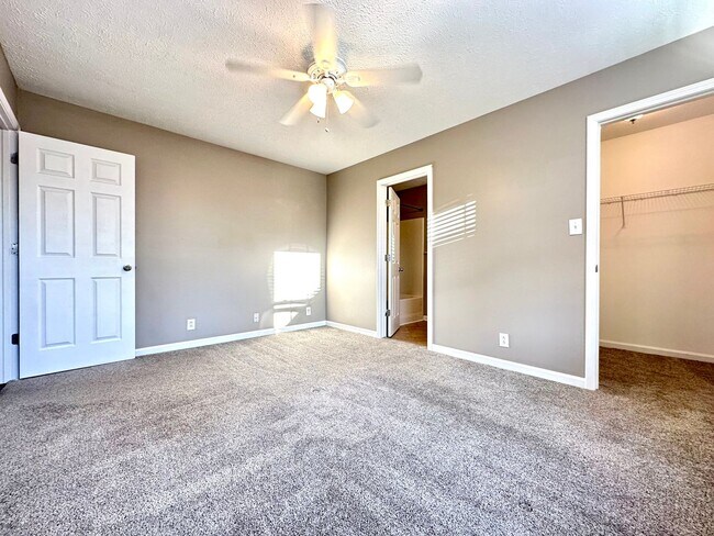 Building Photo - Cozy Single-Family Home with a Fenced Backyard