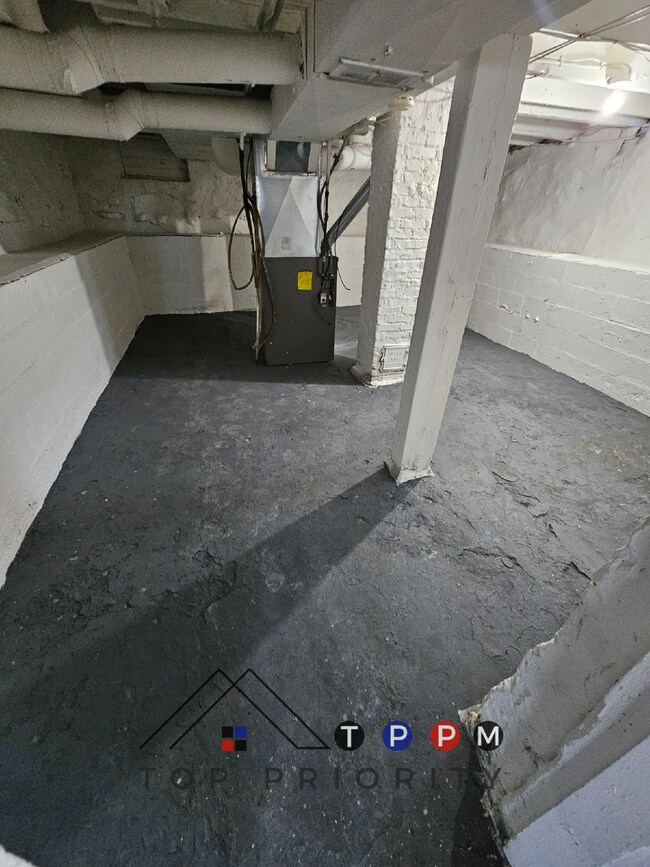 Building Photo - 3 Bedroom | 1 Bathroom Single-Family Home ...