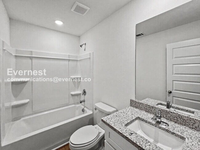 Building Photo - 3 Bed/2 Bath Home with Attached Garage / Pet-Friendly / Vouchers Accepted / Available Now!