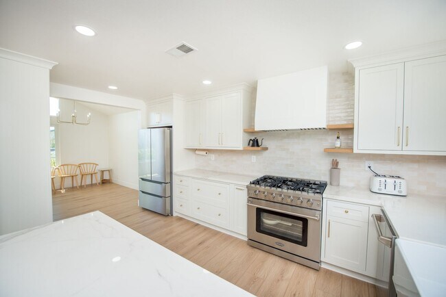 Building Photo - Remodeled South Huntington Beach Home