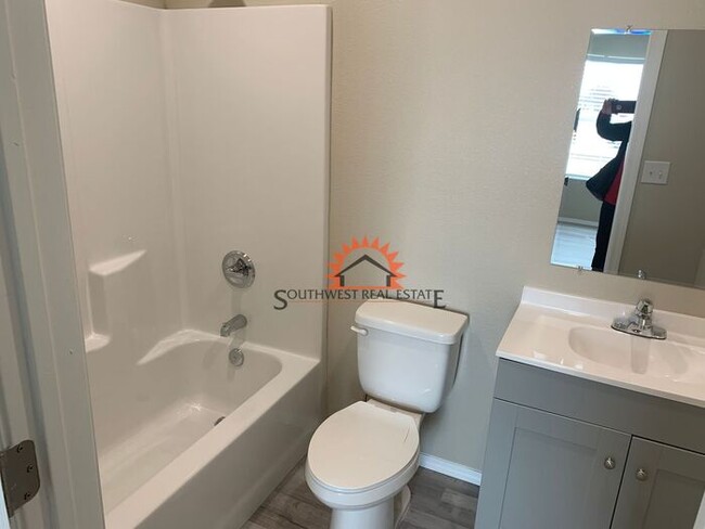 Building Photo - Brand new apartment.