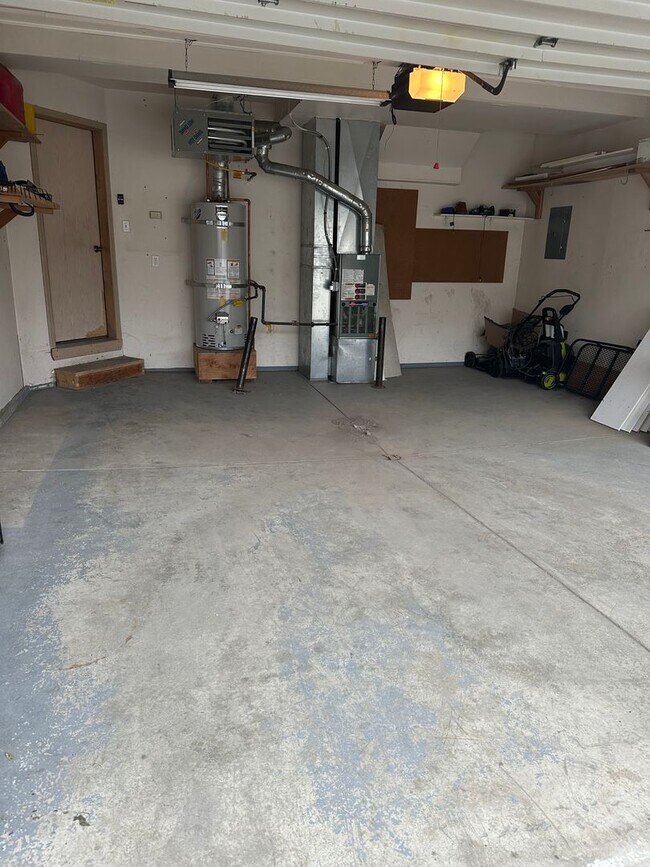 Building Photo - 4018 Sycamore Loop