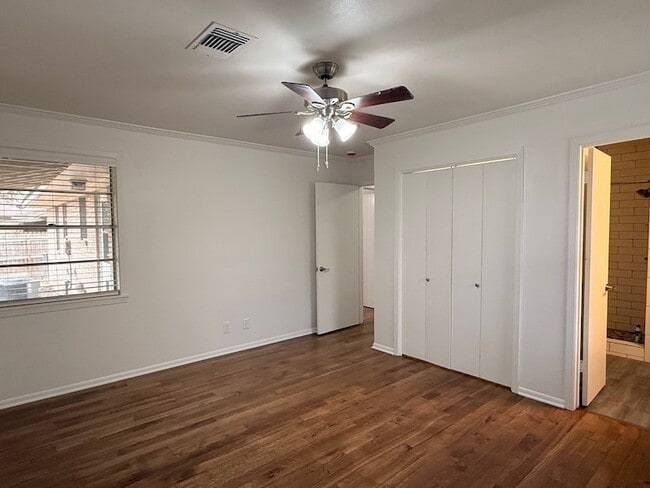 Building Photo - 204 Meadow Ln