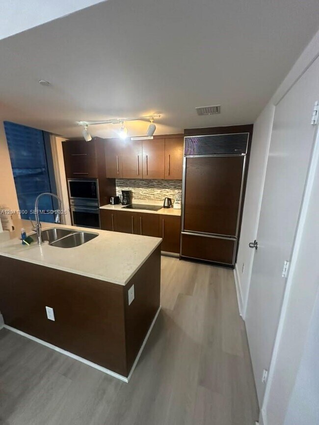 Building Photo - 485 Brickell Ave
