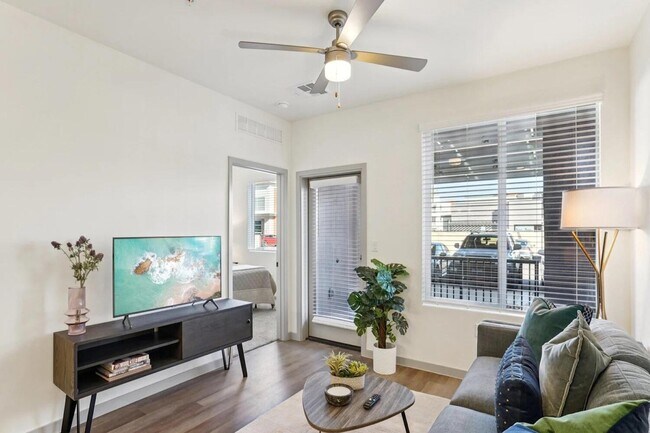 Building Photo - 1161 E O'Neil Dr