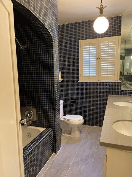 Master bath - 6331 Lindenhurst Ave