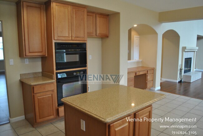 Building Photo - Beautiful 4 Bedroom + Study in Desirable Neighborhood