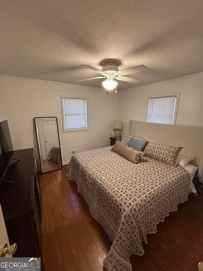 Building Photo - 194 VFW Dr