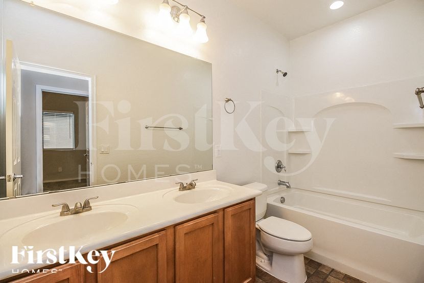 Building Photo - 8811 S 57th Ln