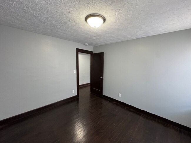 Building Photo - 712 Dequincy St