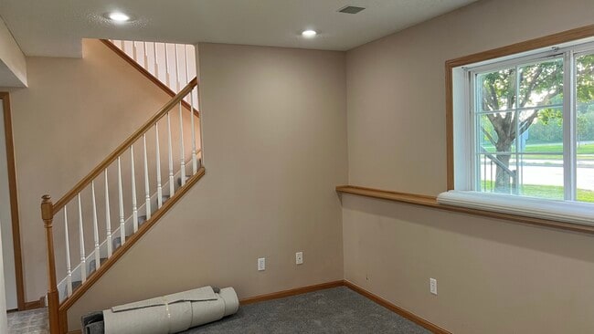 Building Photo - 7866 Old Carriage Ct