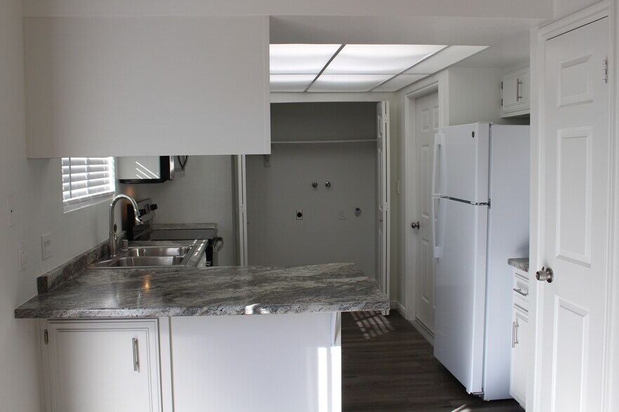 Building Photo - 345 S 200 W