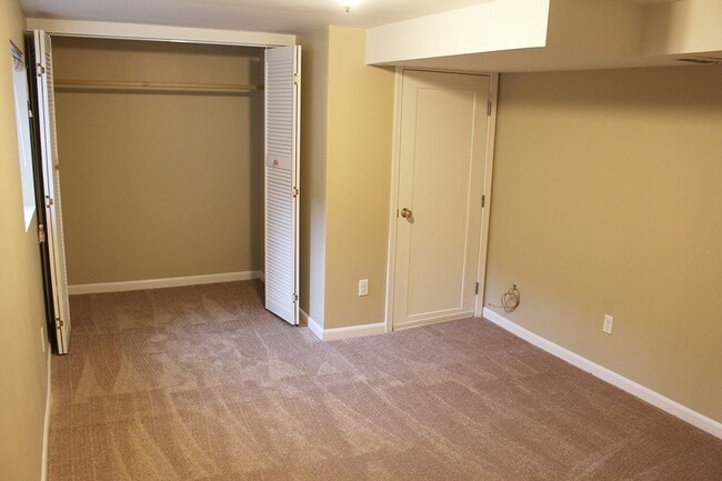 Building Photo - RENOVATED BALLARD 3 BED, 2 BATH DUPLEX UNIT FOR RENT CLOSE TO ALL
