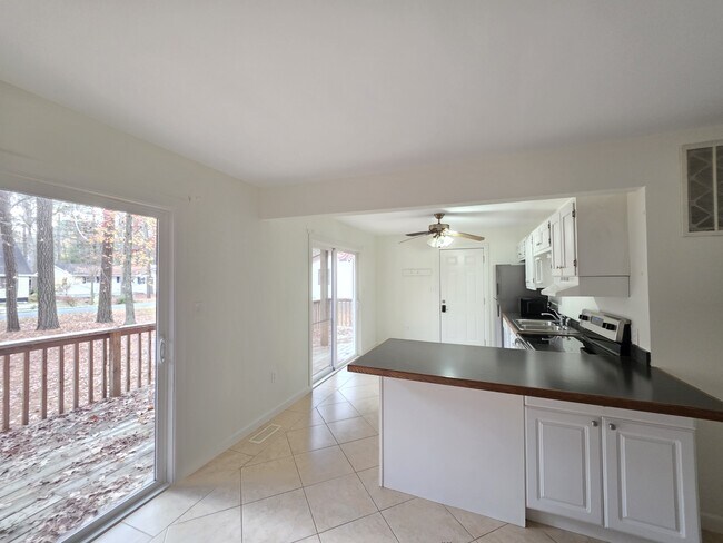 Building Photo - 13 Sailors Way