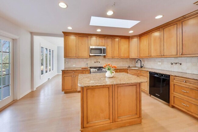 Building Photo - 2616 N Dryden Pl