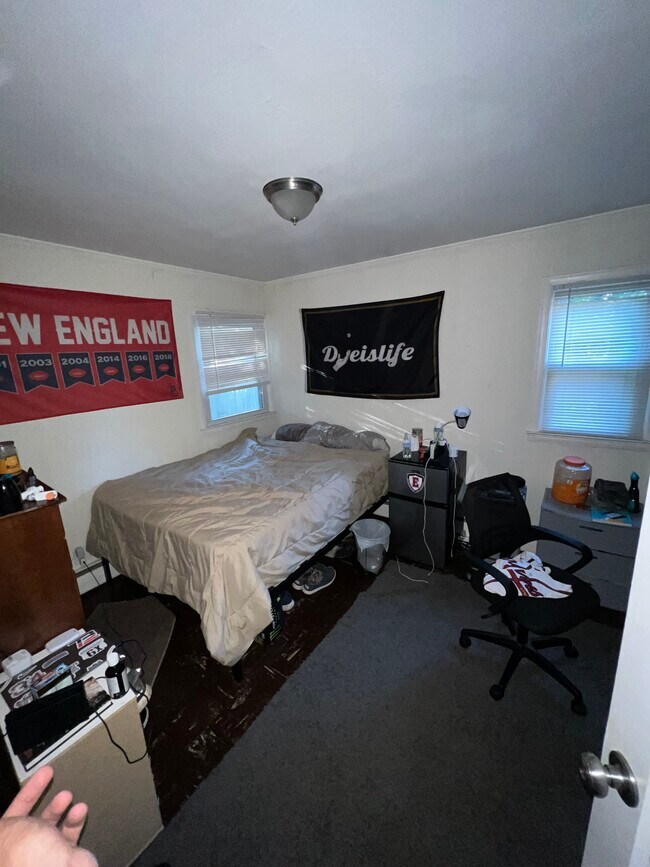 Building Photo - 75 Ridgewood Rd