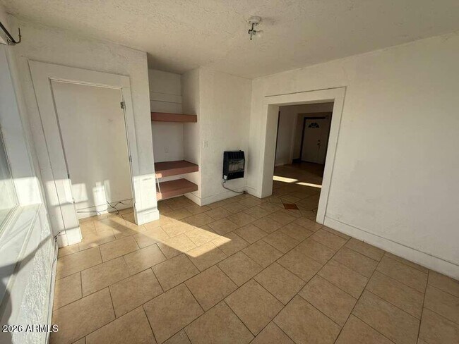 Building Photo - 1165 E 10th St