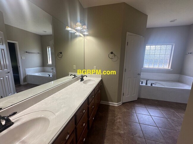 Building Photo - 4 BD 2 BA