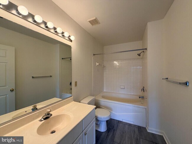 Building Photo - 306 Gatehouse Ln