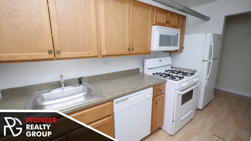 Building Photo - 4423 N Wolcott Ave