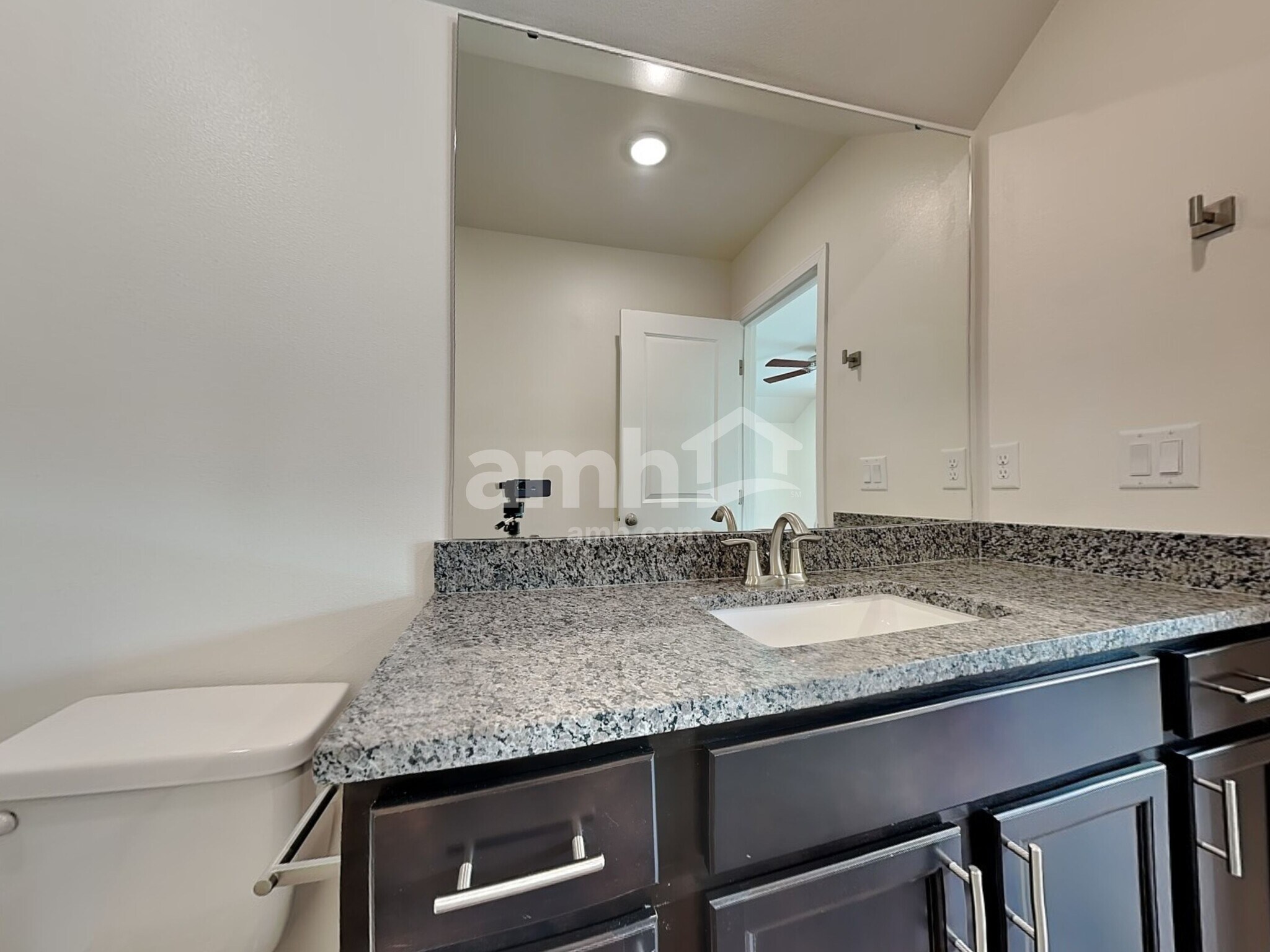 Building Photo - 33013 Lookout Ln