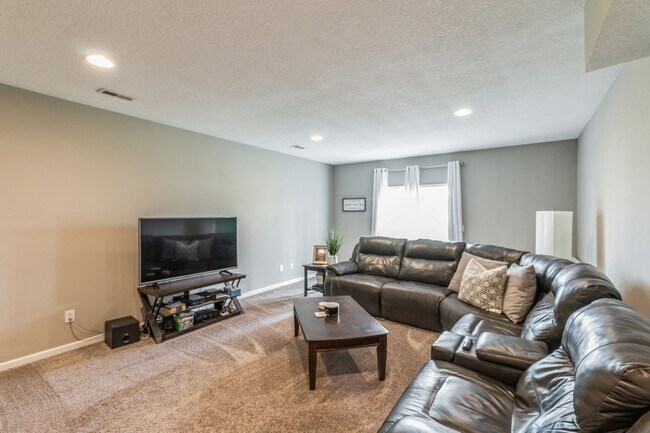 Building Photo - 1588 Foxtail Dr SE