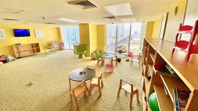 Building Photo - 16699 Collins Ave