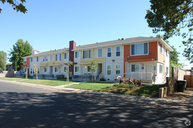 Building Photo - Fairview Court