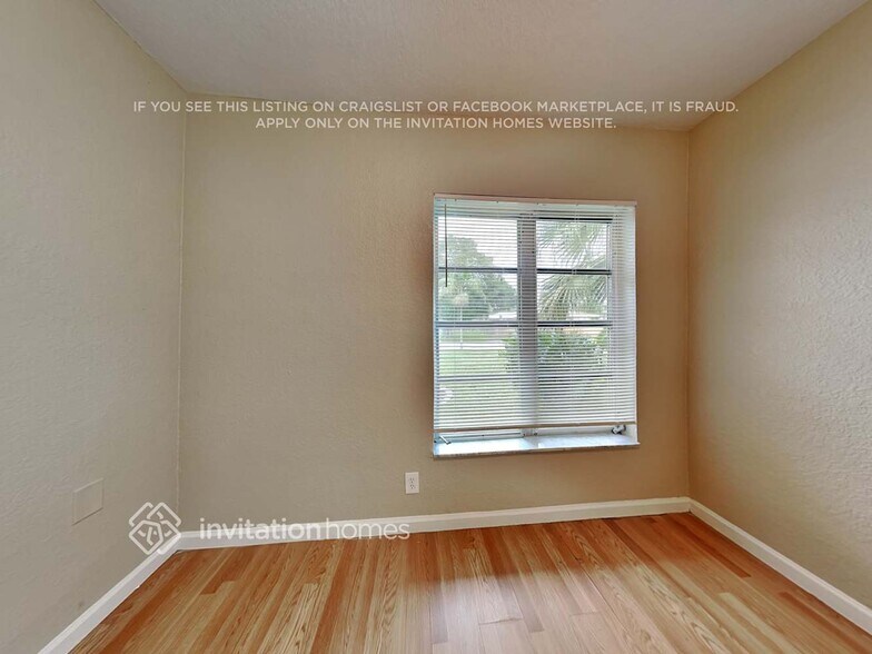 Building Photo - 7204 NW 80th Pl