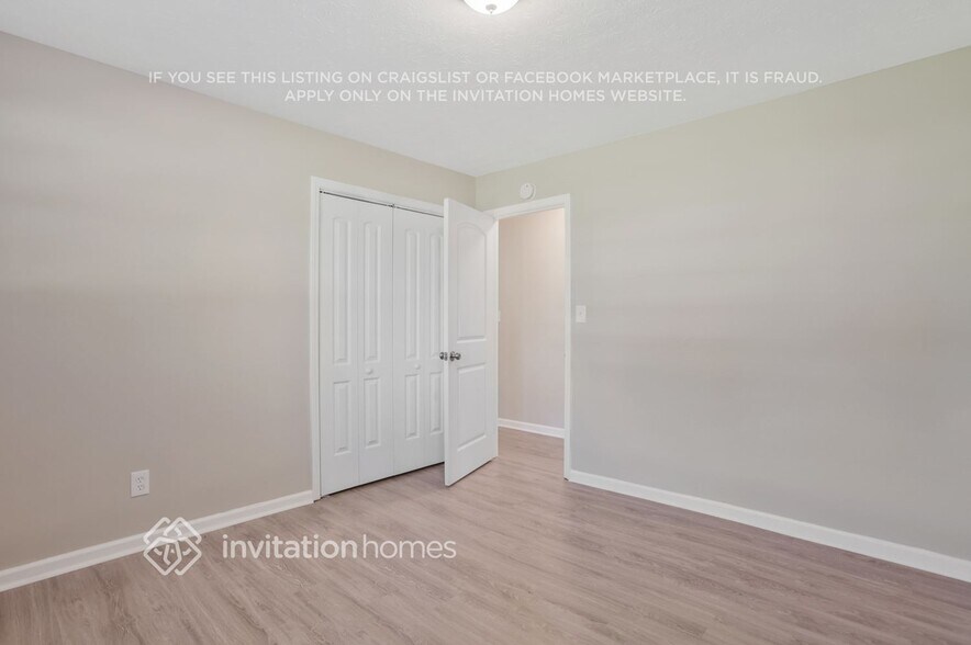 Building Photo - 3899 Summit Dr