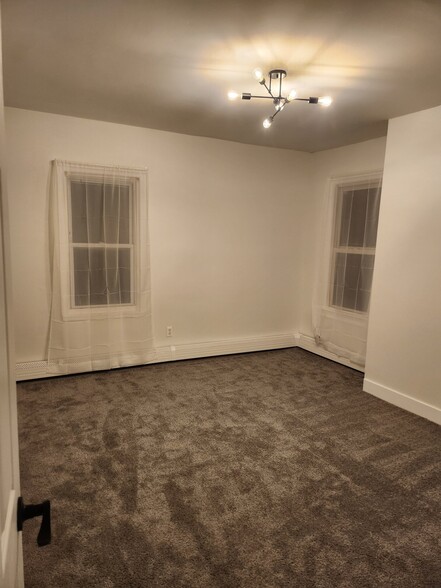 Building Photo - 46 Webster Pl