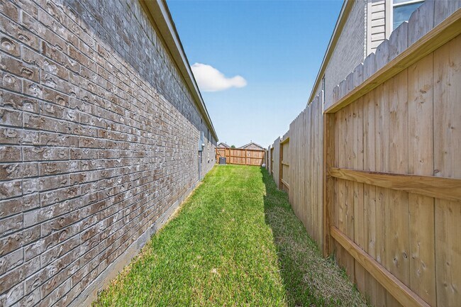 Building Photo - 7515 Sunlit Hbr Dr