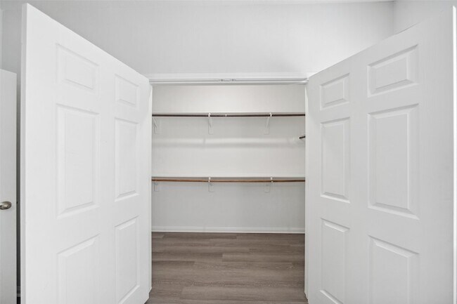 Building Photo - 9018 Everglade Dr