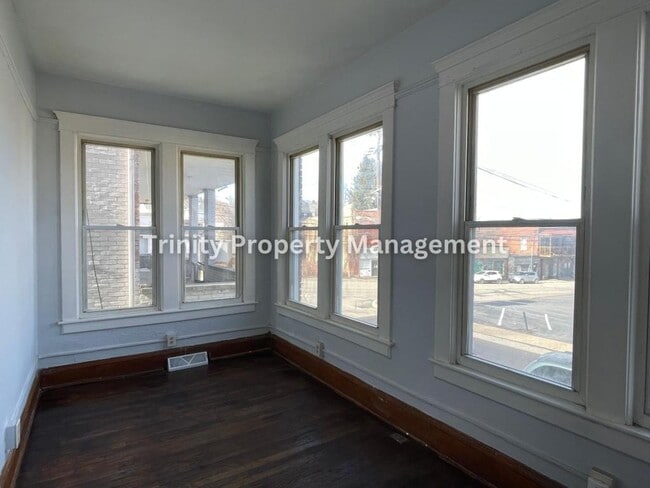 Building Photo - 103 Grove Ave