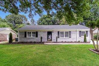 Building Photo - 2631 Hillway Dr