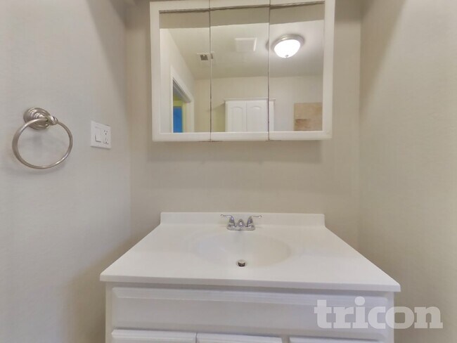 Building Photo - 904 Bidwell St