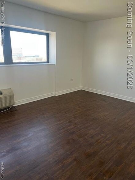 Building Photo - 5000 Town Center Dr