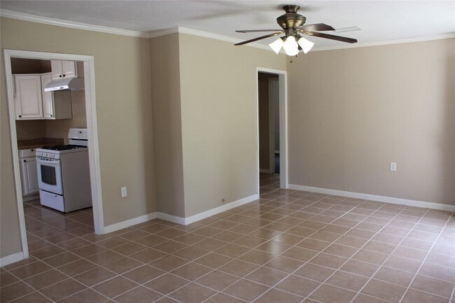 Building Photo - 7739 Greendowns St