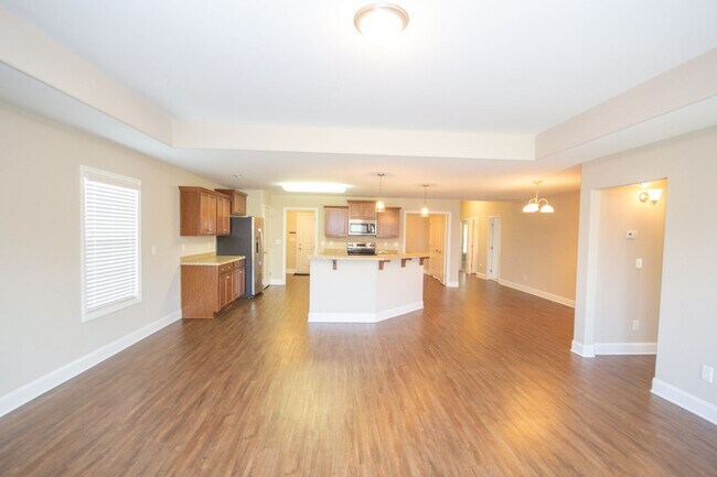 Building Photo - Spacious Full Brick in Athens City Limits!...