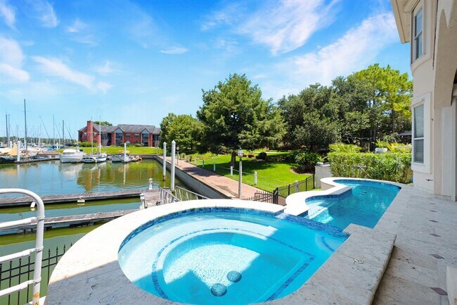 Building Photo - 305 Harborside Cir