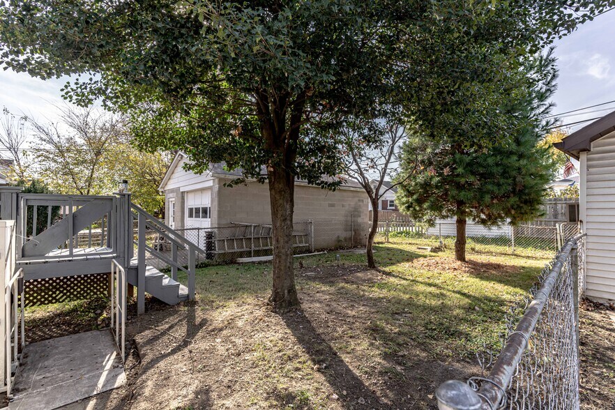 Building Photo - 2416 Sherry Rd