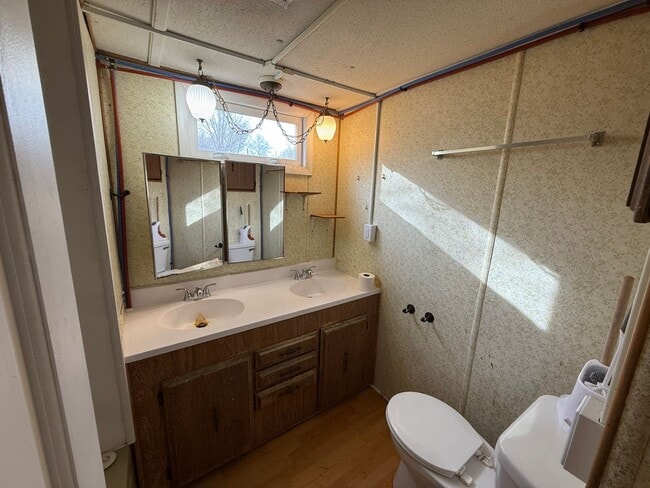 Building Photo - 2 Bedroom 1.5 Semi-Rural Mobile Home with Workshop on Large Lot