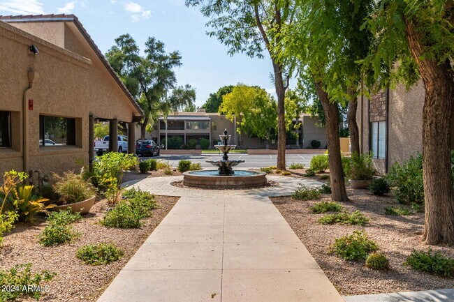 Building Photo - Beautiful Scottsdale 1 Bedroom Apartment!