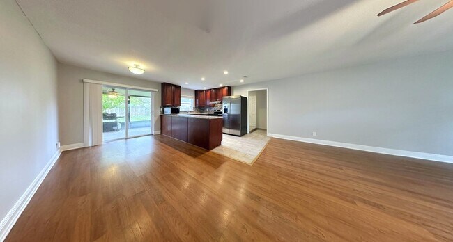 Building Photo - 6475 Cedarbrook Dr