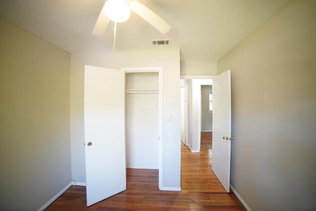 Building Photo - 318 Meadowbrook Ln