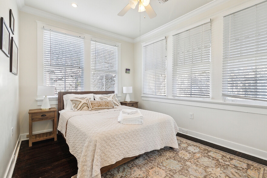 Building Photo - 819 Olga St