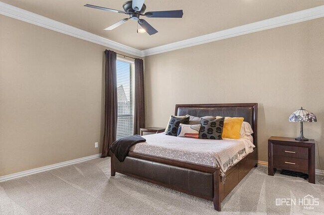 Building Photo - 5009 Lantana Dr