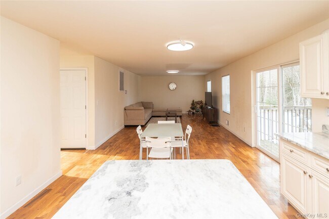 Building Photo - 62 Bristol Cir