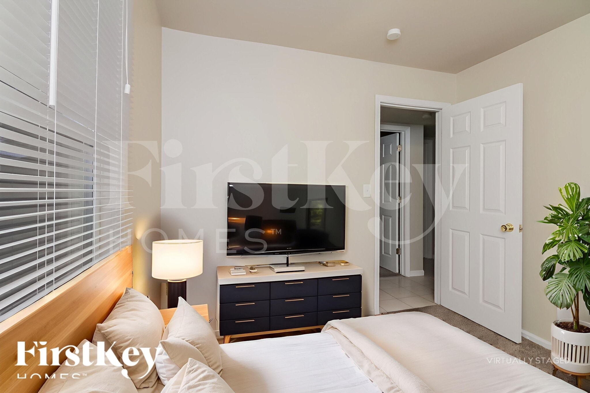 Building Photo - 1369 Hinman St