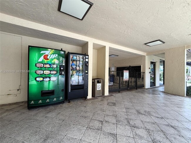 Building Photo - 9301 SW 92nd Ave